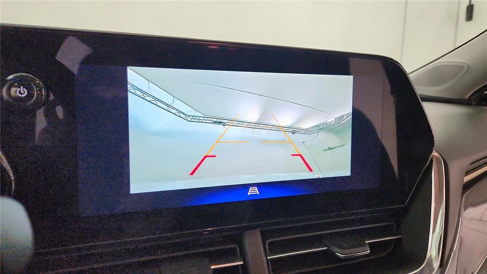 Used 2025 Chevrolet Trax ACTIV w/ Sunroof Package image 30