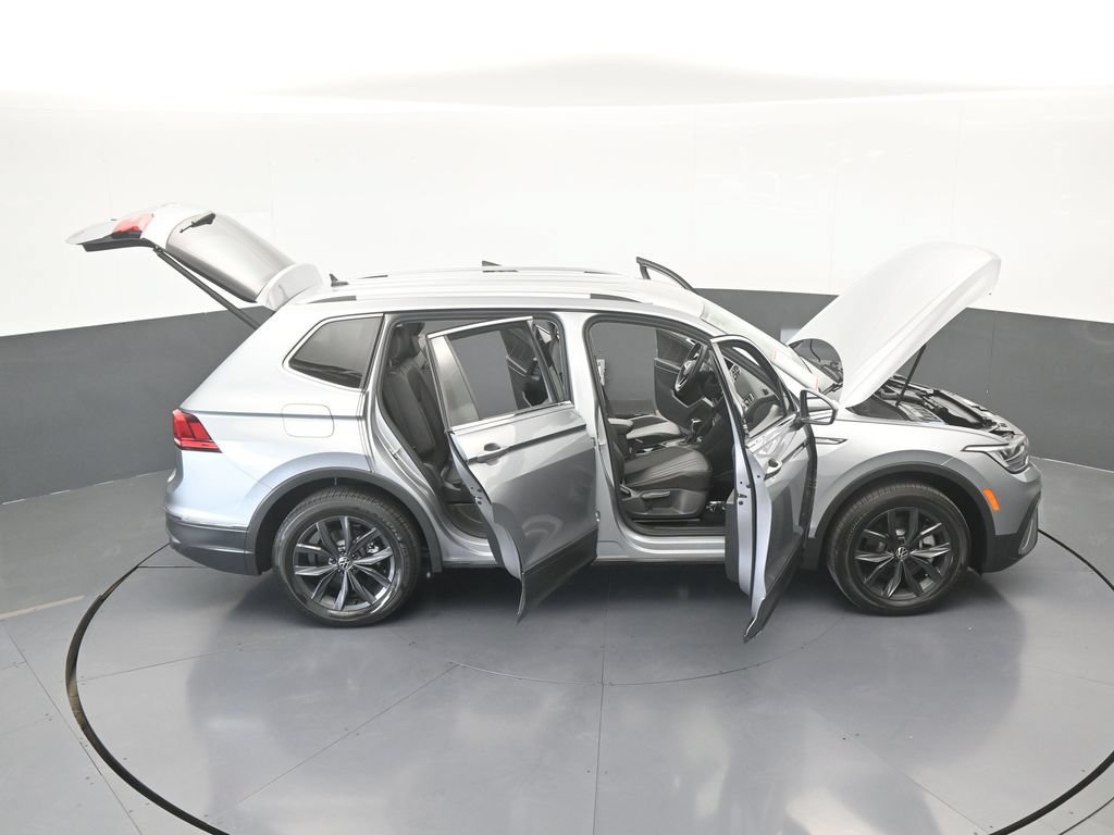 Used 2024 Volkswagen Tiguan SE FWD image 71