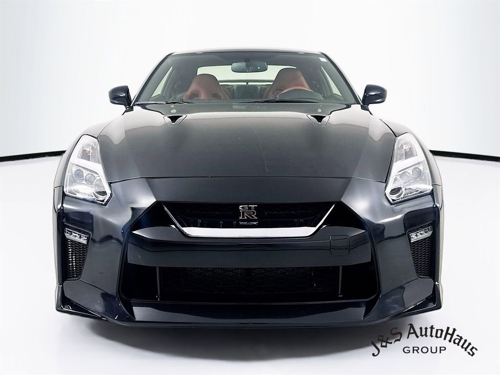 Used 2021 Nissan GT-R Premium image 2