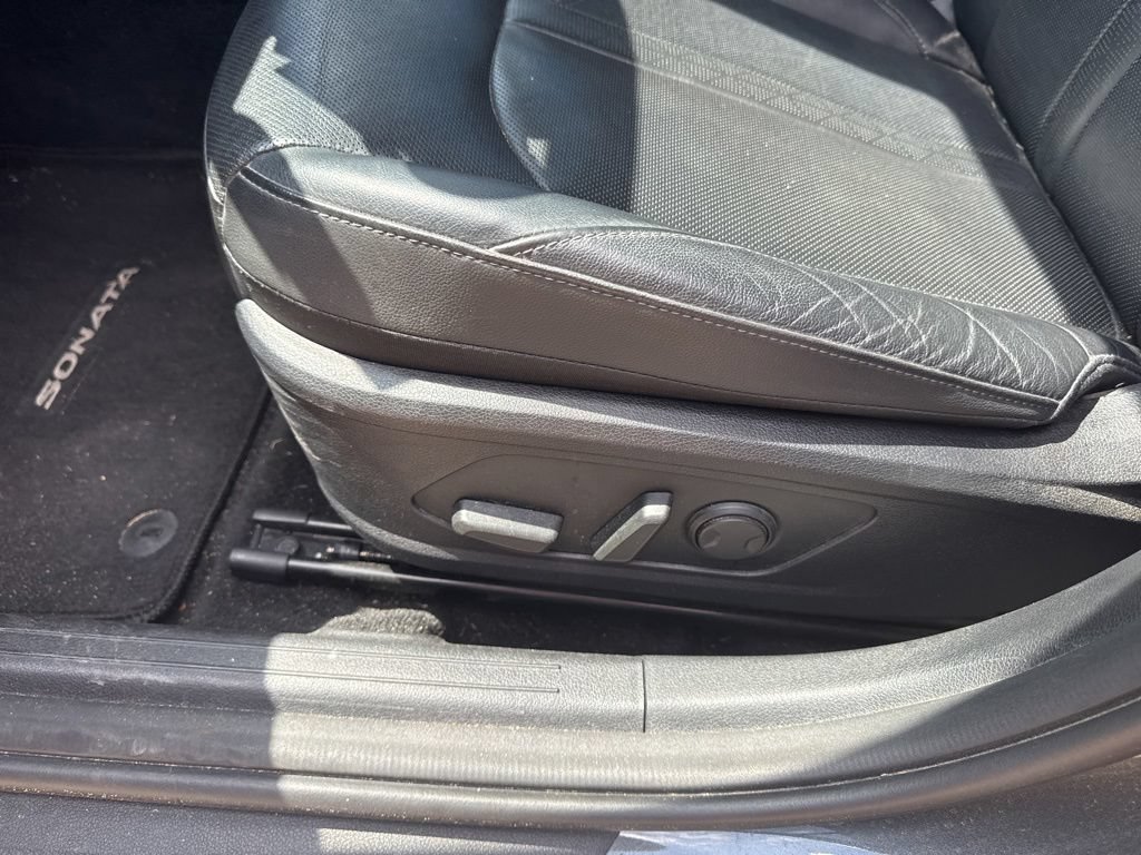 Used 2021 Hyundai Sonata Limited w/ Cargo Package FWD image 9