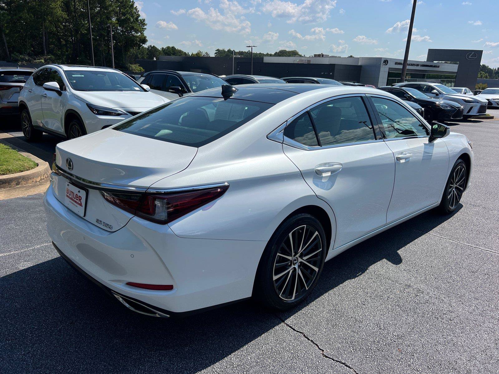 Certified 2025 Lexus ES 350 w/ Premium Package FWD image 5