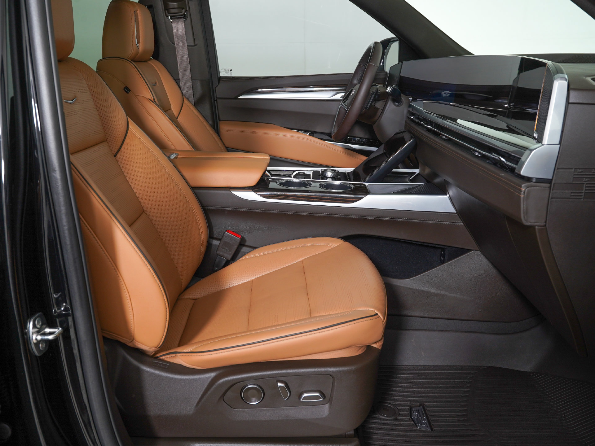 Used 2025 Cadillac Escalade Premium Luxury w/ LPO, Floor Liner Package AWD/4WD image 9