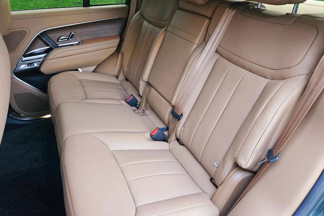 Used 2024 Land Rover Range Rover SE AWD/4WD image 13