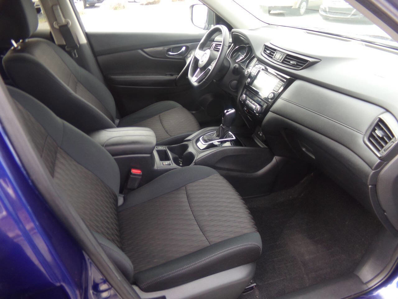Used 2018 Nissan Rogue SV w/ Premium Package AWD/4WD image 36