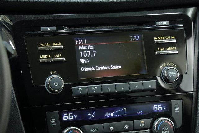 Used 2016 Nissan Rogue SV image 17