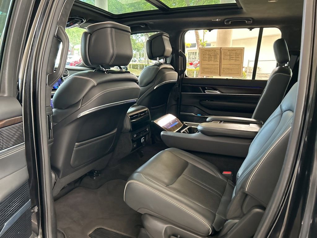 Used 2023 Jeep Grand Wagoneer Series II image 34