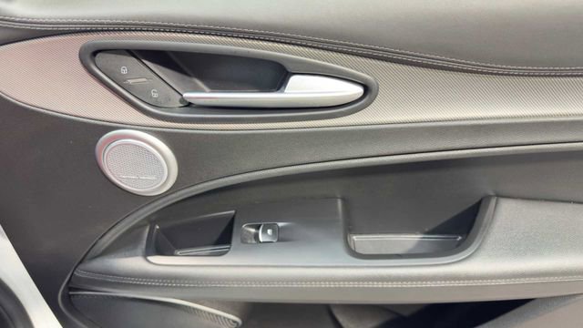 Used 2022 Alfa Romeo Stelvio Veloce image 15