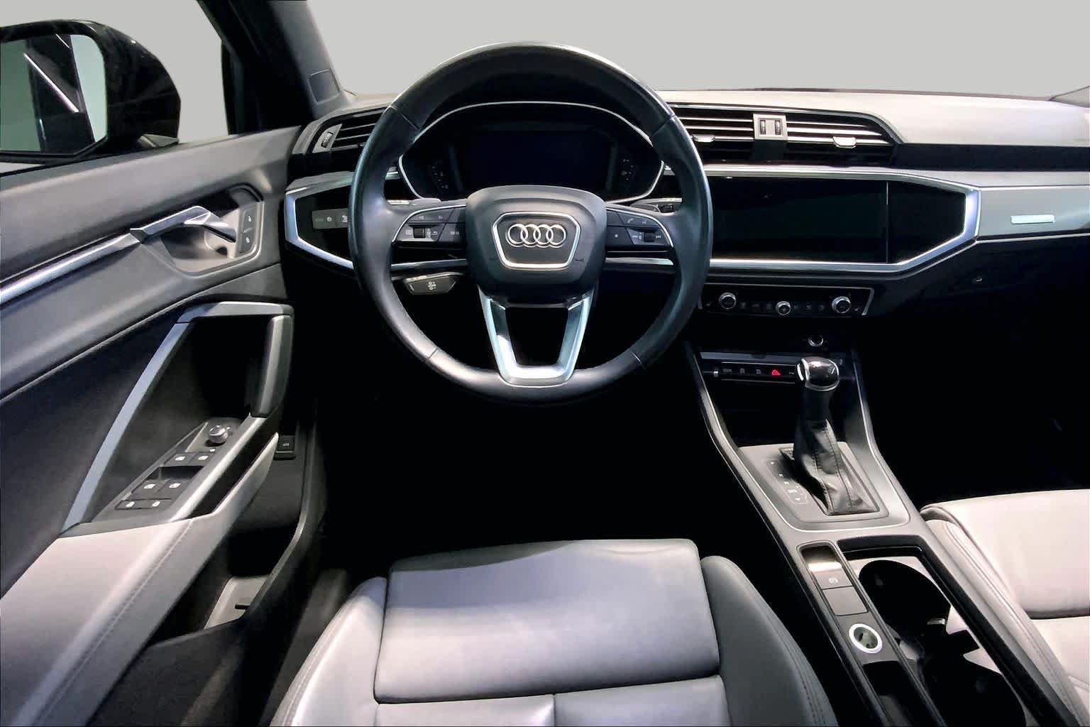 Used 2023 Audi Q3 2.0T Premium w/ Black Optic Sport Package AWD/4WD image 5