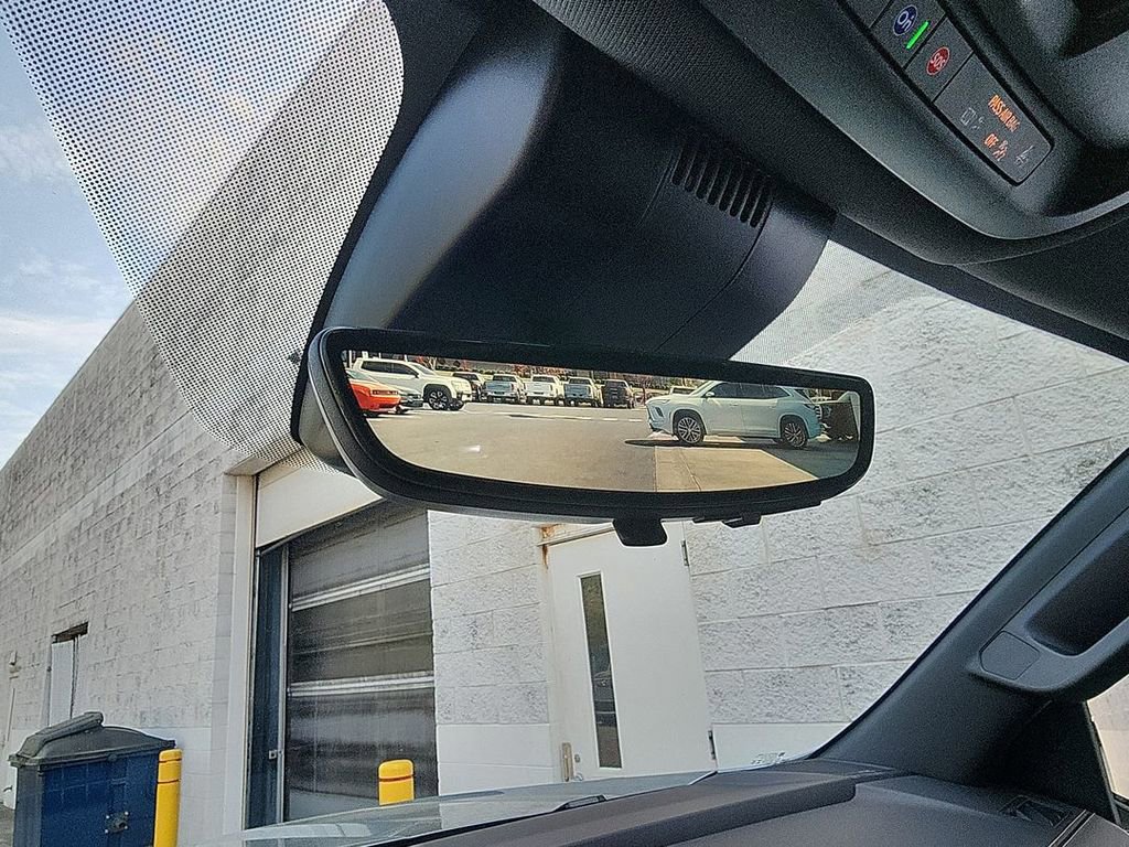 Certified 2025 GMC Yukon Elevation w/ Elevation Premium Package AWD/4WD image 35