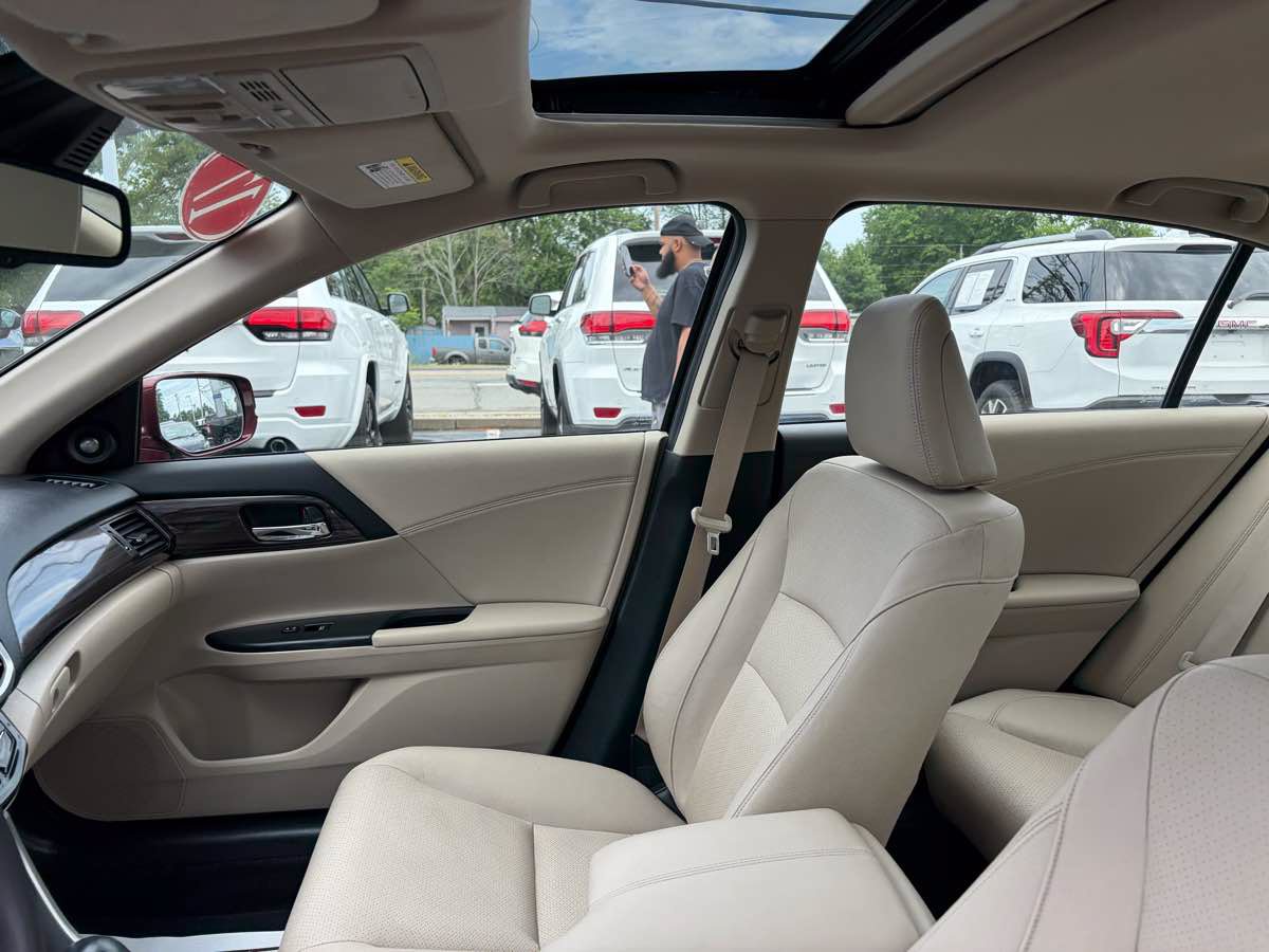 Used 2017 Honda Accord EX-L image 11
