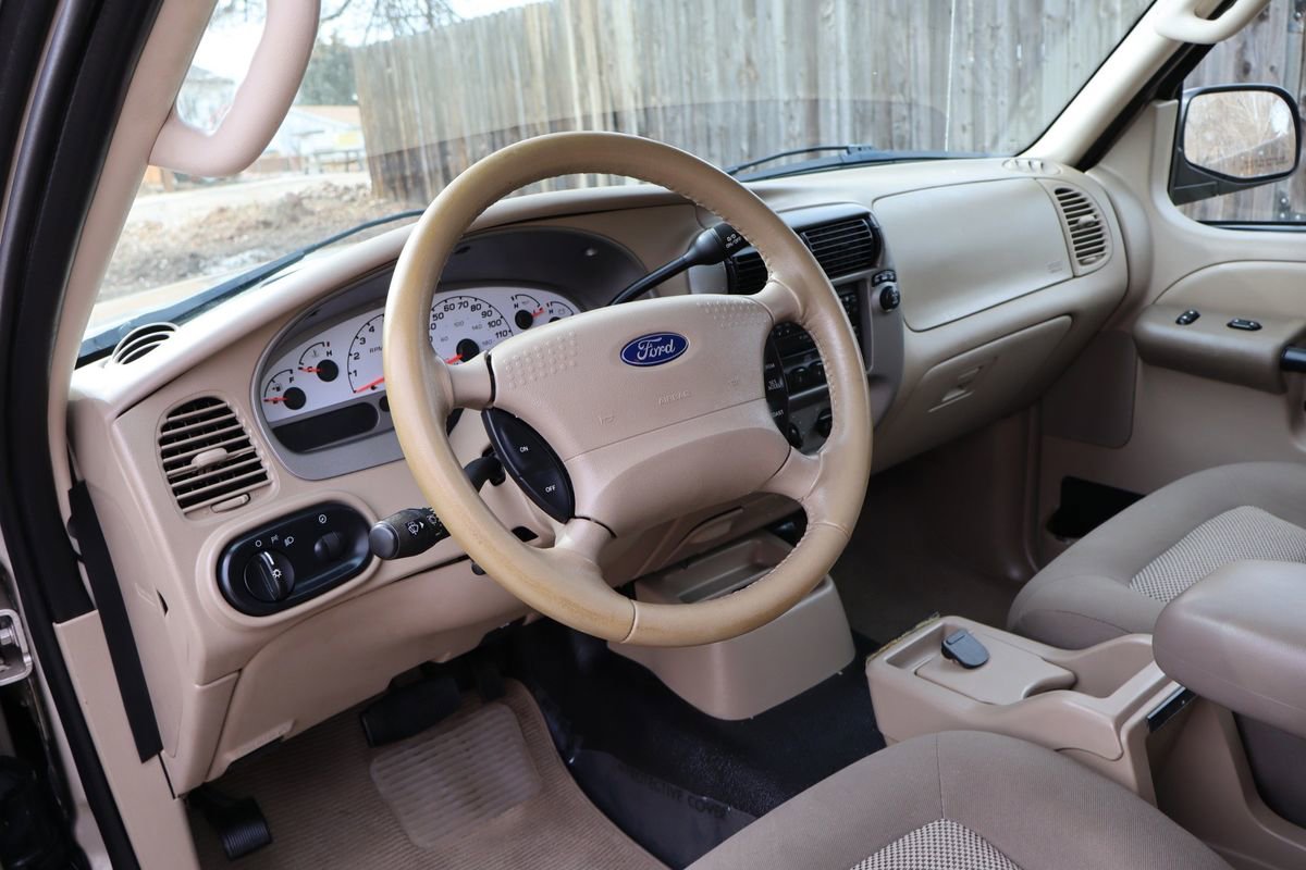 Used 2004 Ford Explorer Sport Trac XLT image 16