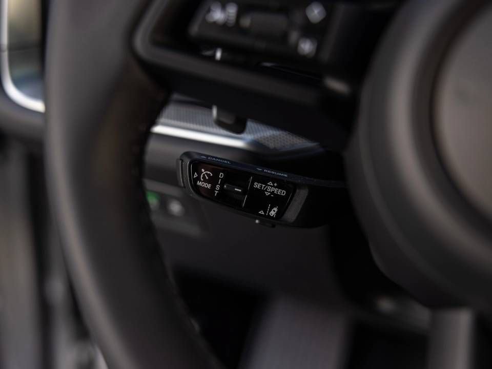 Certified 2026 Porsche Cayenne AWD/4WD image 37