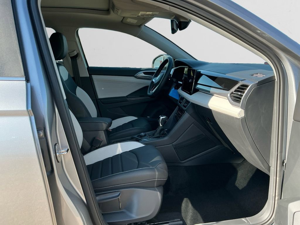 New 2025 Volkswagen Taos SEL image 15
