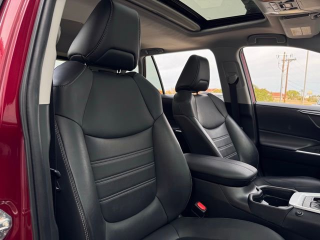 Used 2021 Toyota RAV4 XLE Premium image 52