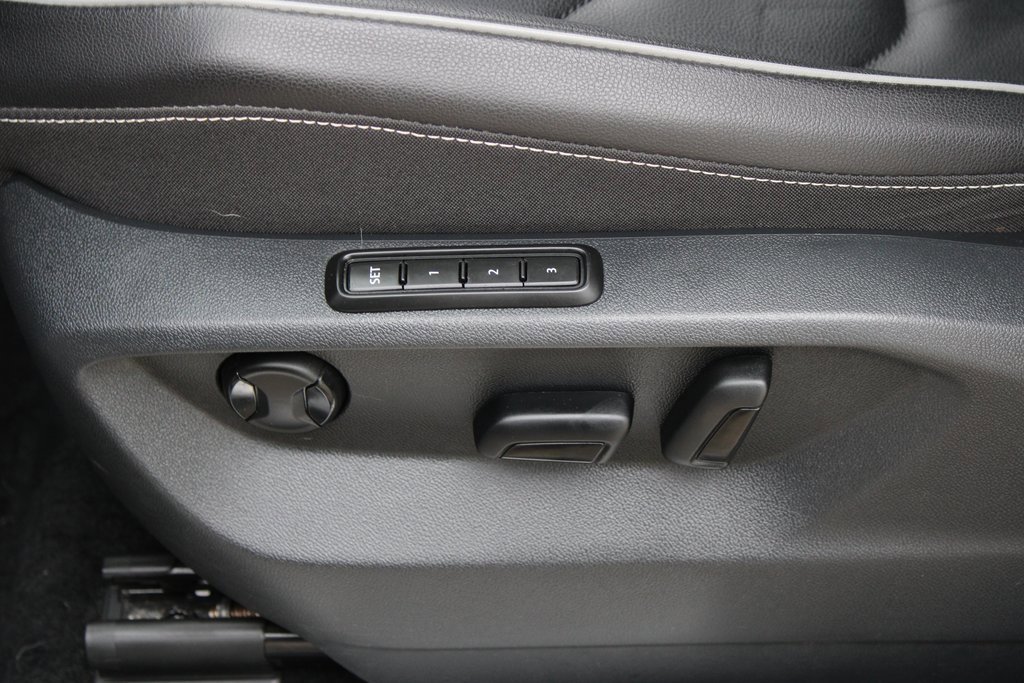 Certified 2021 Volkswagen Tiguan SEL Premium R-Line image 11