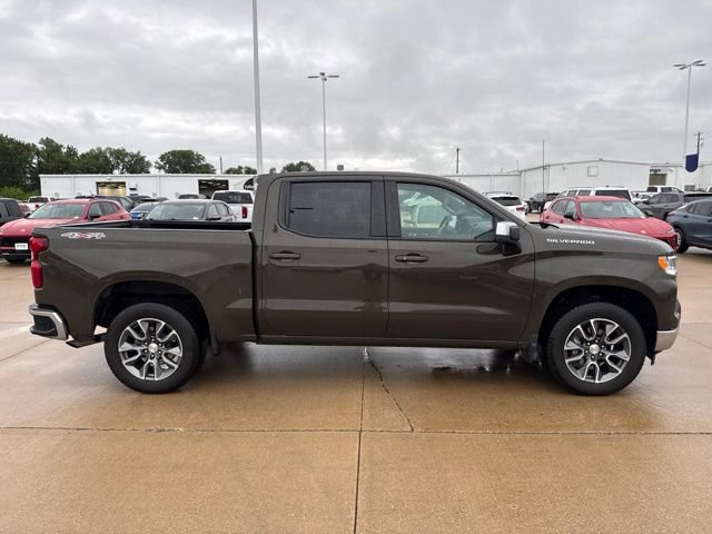 Used 2024 Chevrolet Silverado 1500 LT AWD/4WD image 2