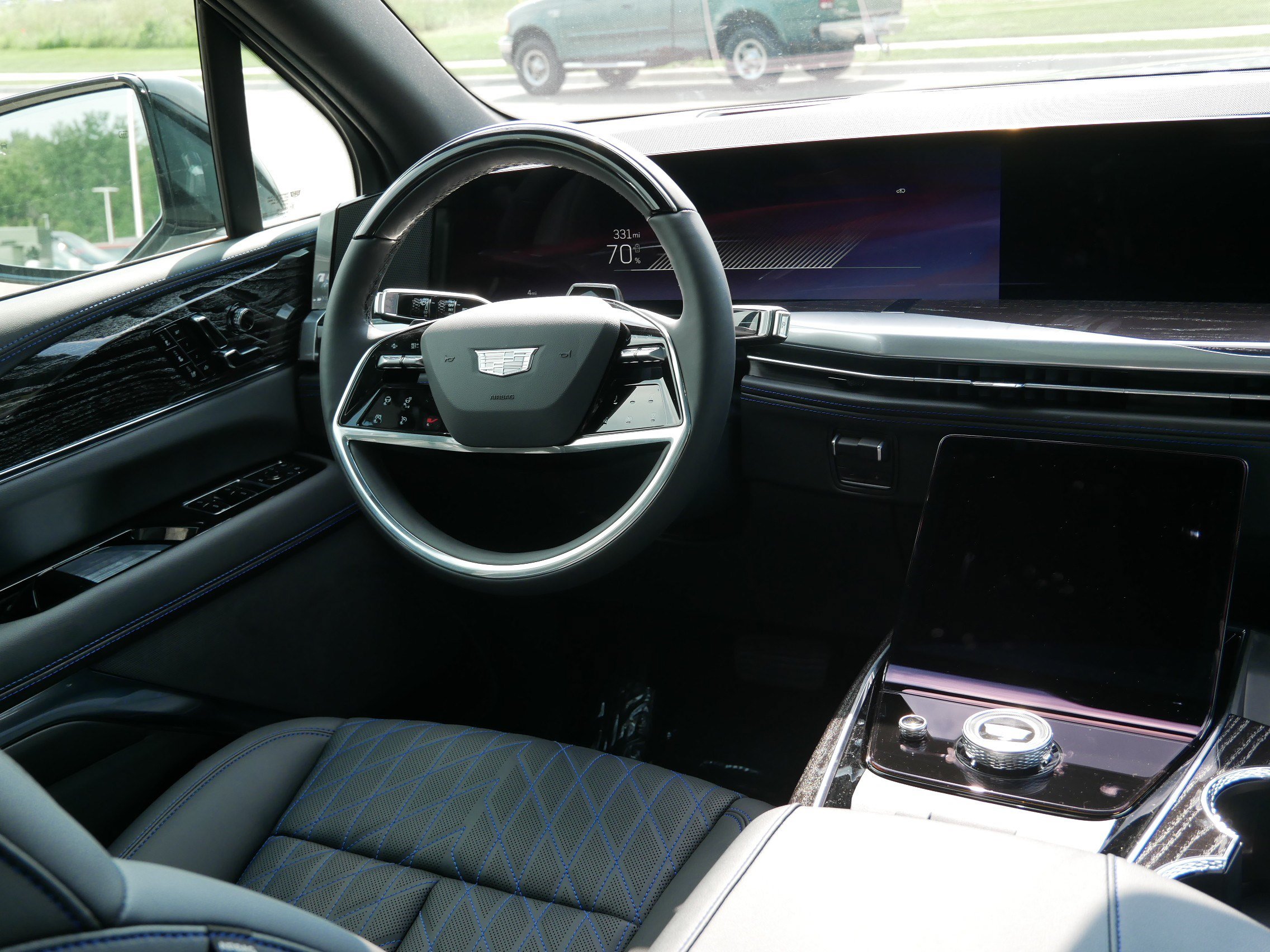 Used 2026 Cadillac Escalade IQ Sport 1 w/ LPO, ONYX Package AWD/4WD image 7
