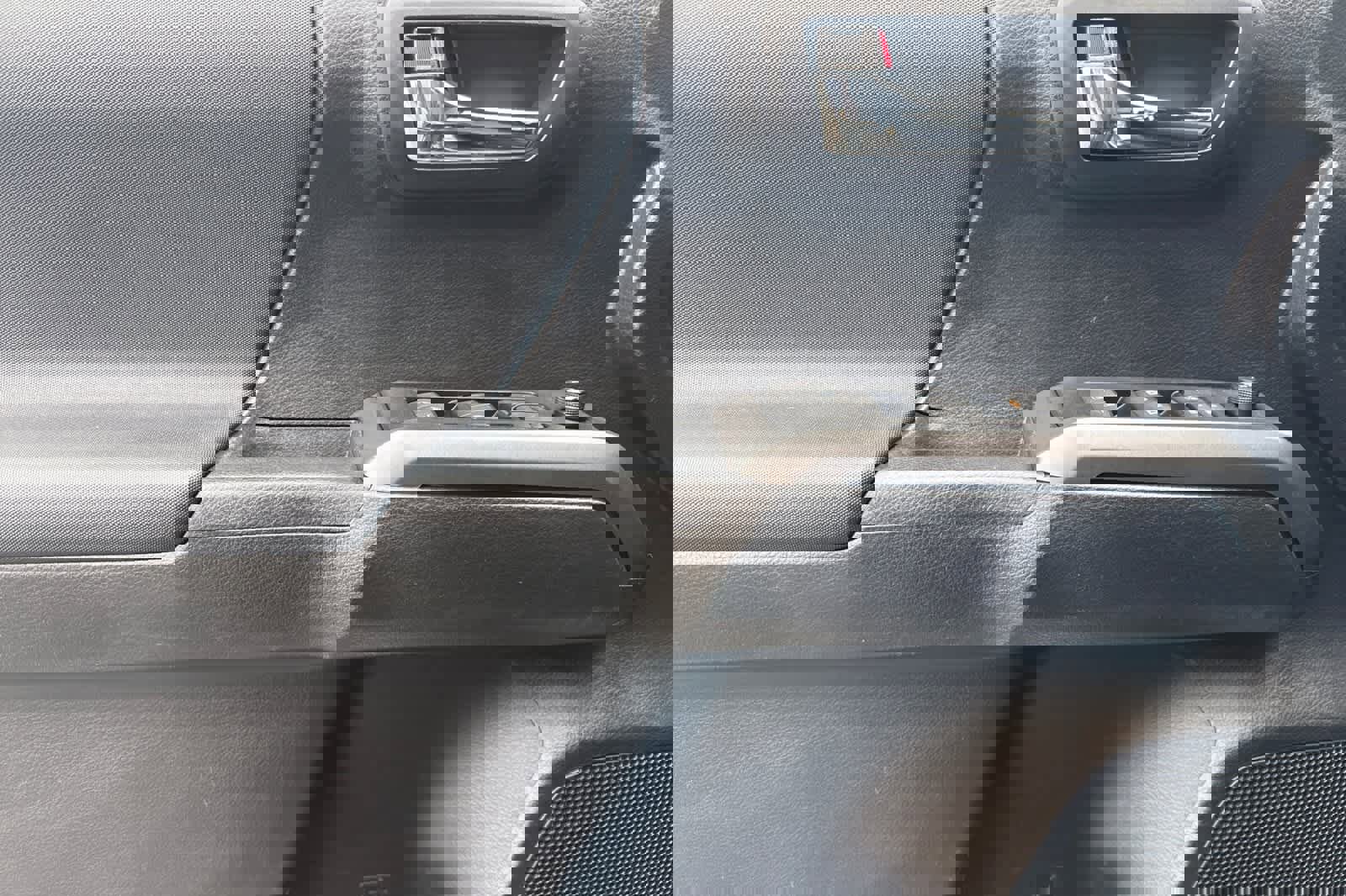 Used 2020 Toyota Tacoma TRD Off-Road image 12