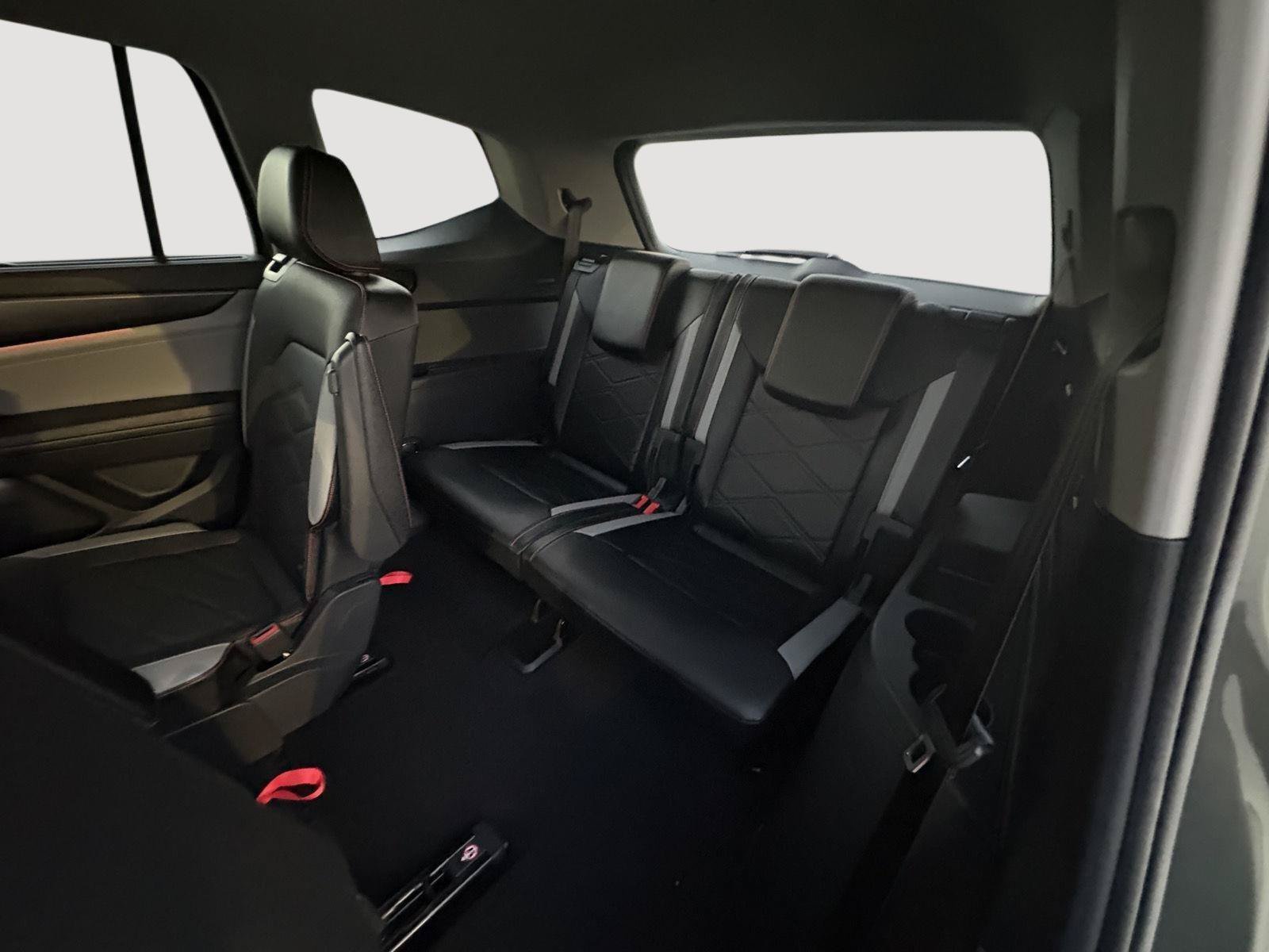 Certified 2024 Volkswagen Atlas Peak Edition SEL AWD/4WD image 19