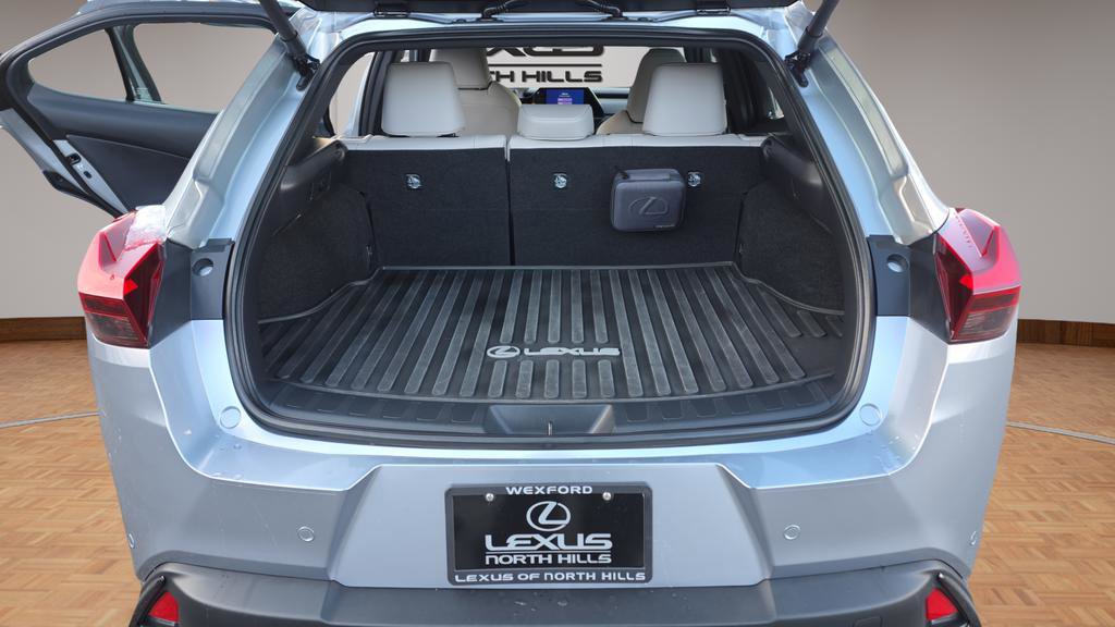 Used 2025 Lexus UX 300h AWD image 18