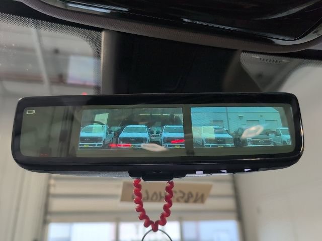 Used 2022 Jeep Grand Cherokee Overland w/ Luxury Tech Group IV AWD/4WD image 32