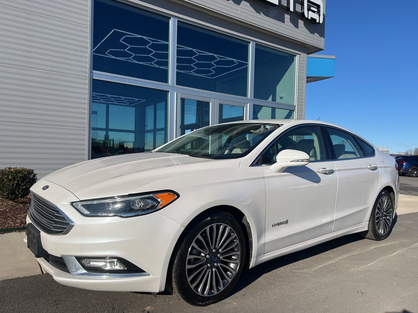 Used 2018 Ford Fusion Titanium image 17