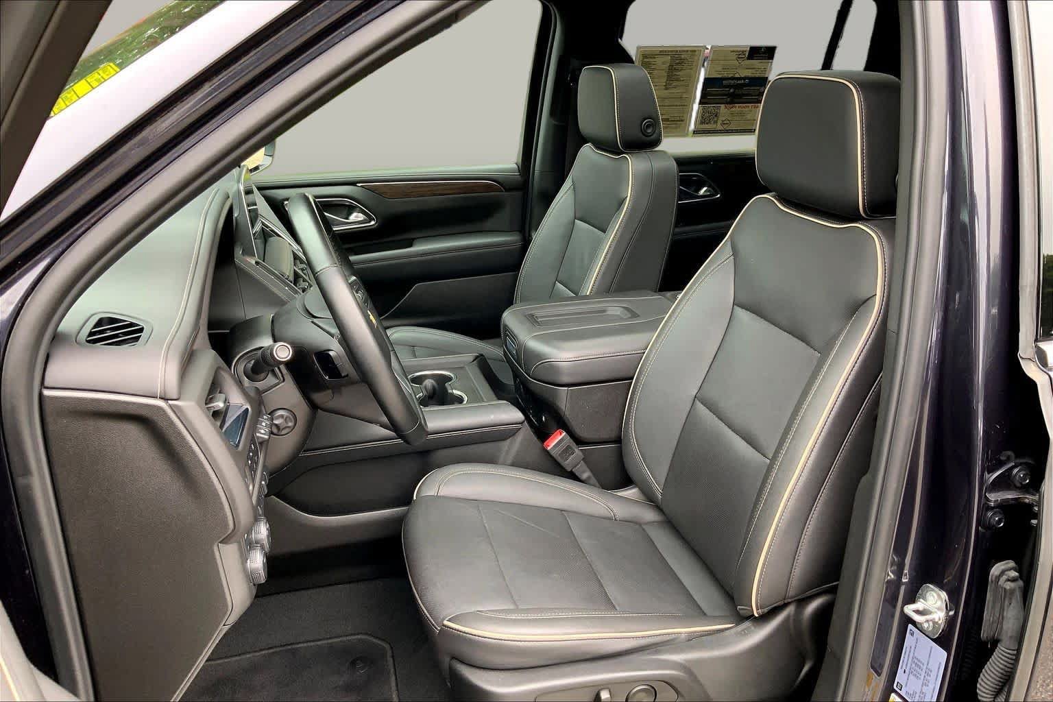 Used 2024 Chevrolet Suburban Premier w/ Premium Package AWD/4WD image 9