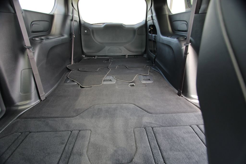 Used 2023 Chrysler Pacifica Touring-L w/ S Appearance Package image 7