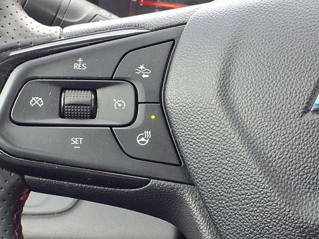 Used 2024 Chevrolet Trax RS w/ Sunroof Package image 16