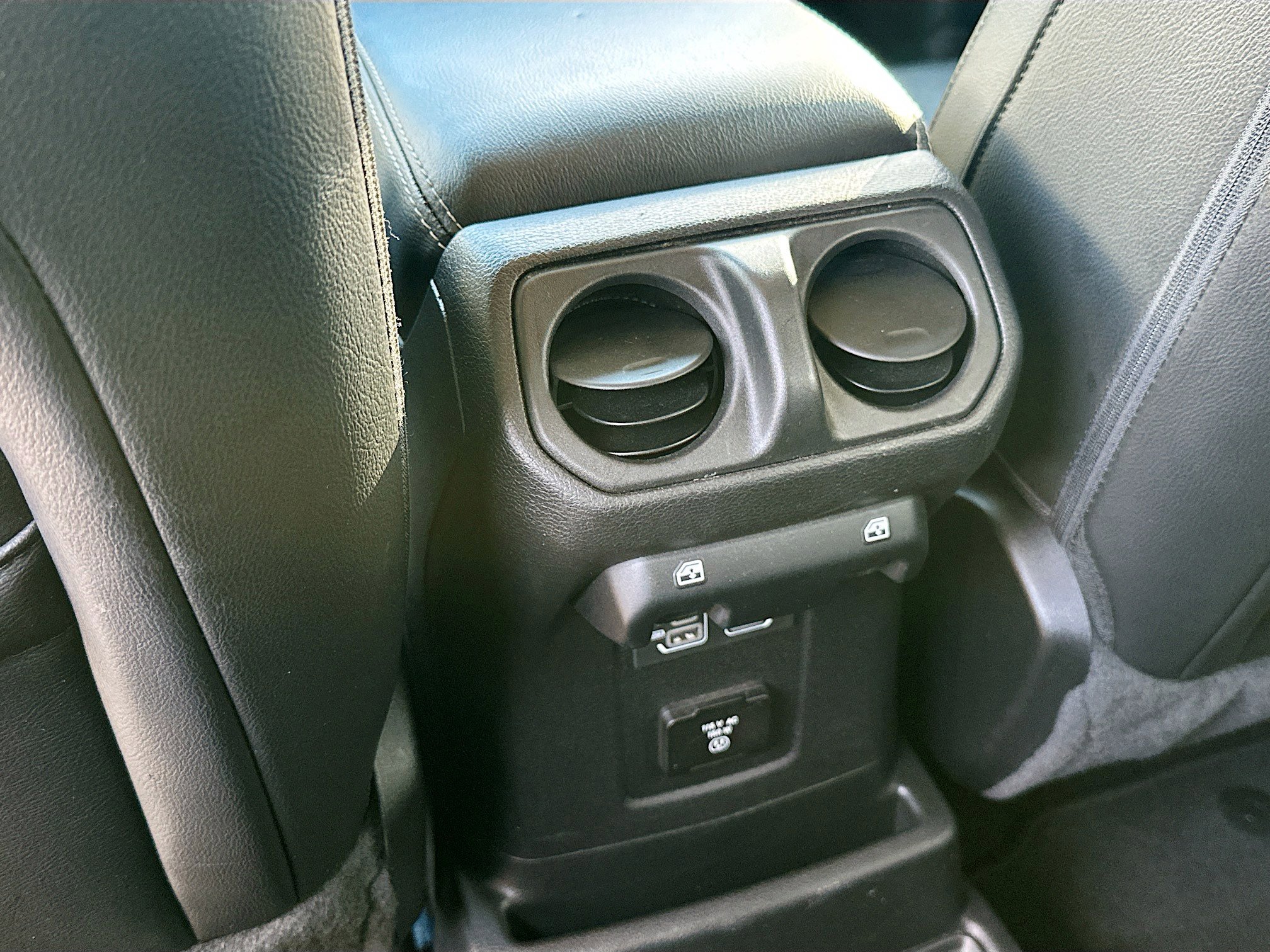 Used 2022 Jeep Wrangler Unlimited Sahara image 24