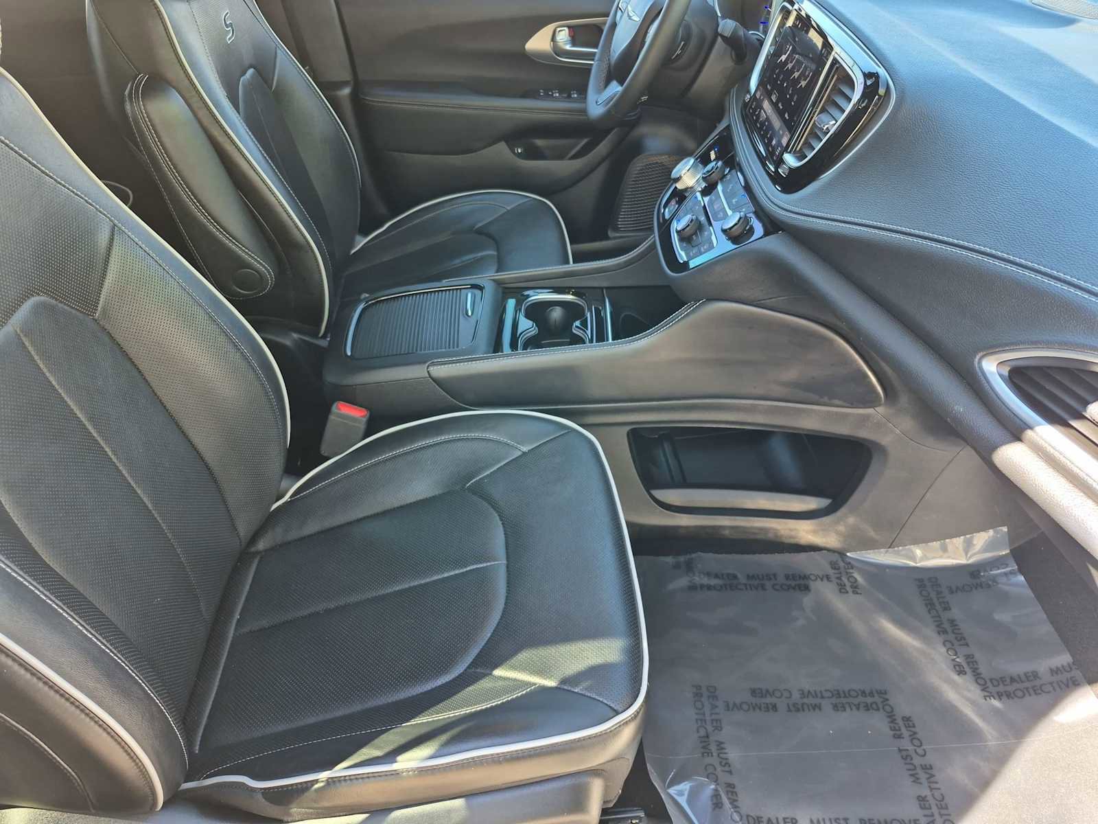 Used 2023 Chrysler Pacifica Limited w/ S Appearance Package FWD image 18