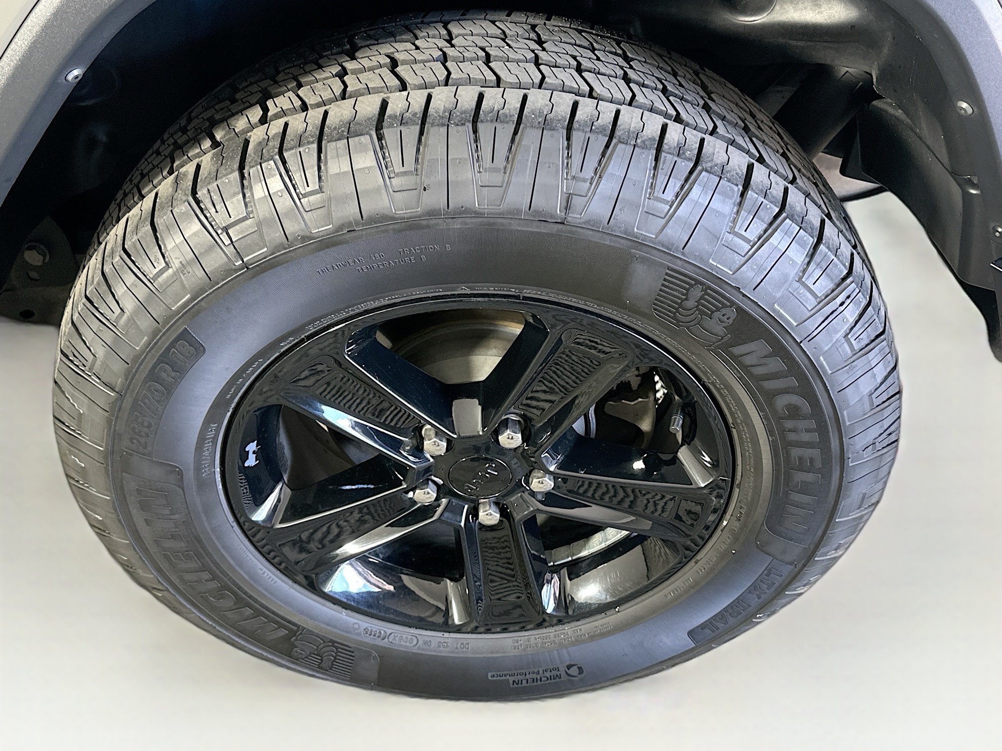 Used 2022 Jeep Wrangler Unlimited Sahara AWD/4WD image 11