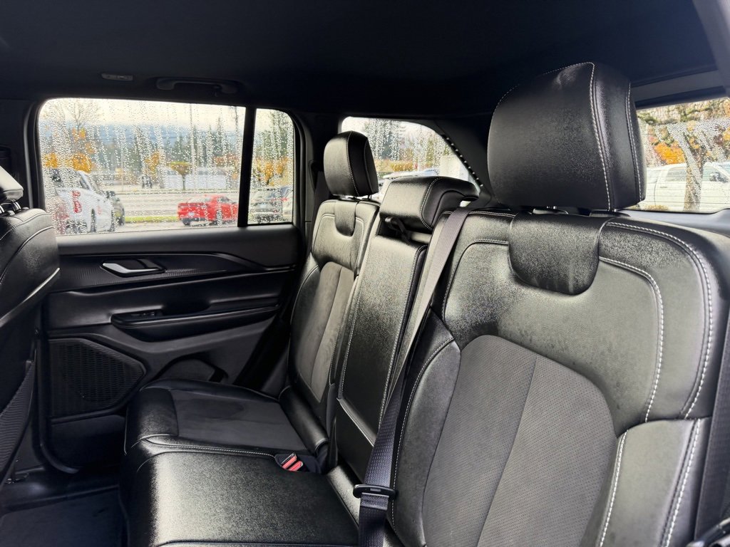 Used 2023 Jeep Grand Cherokee Altitude image 28