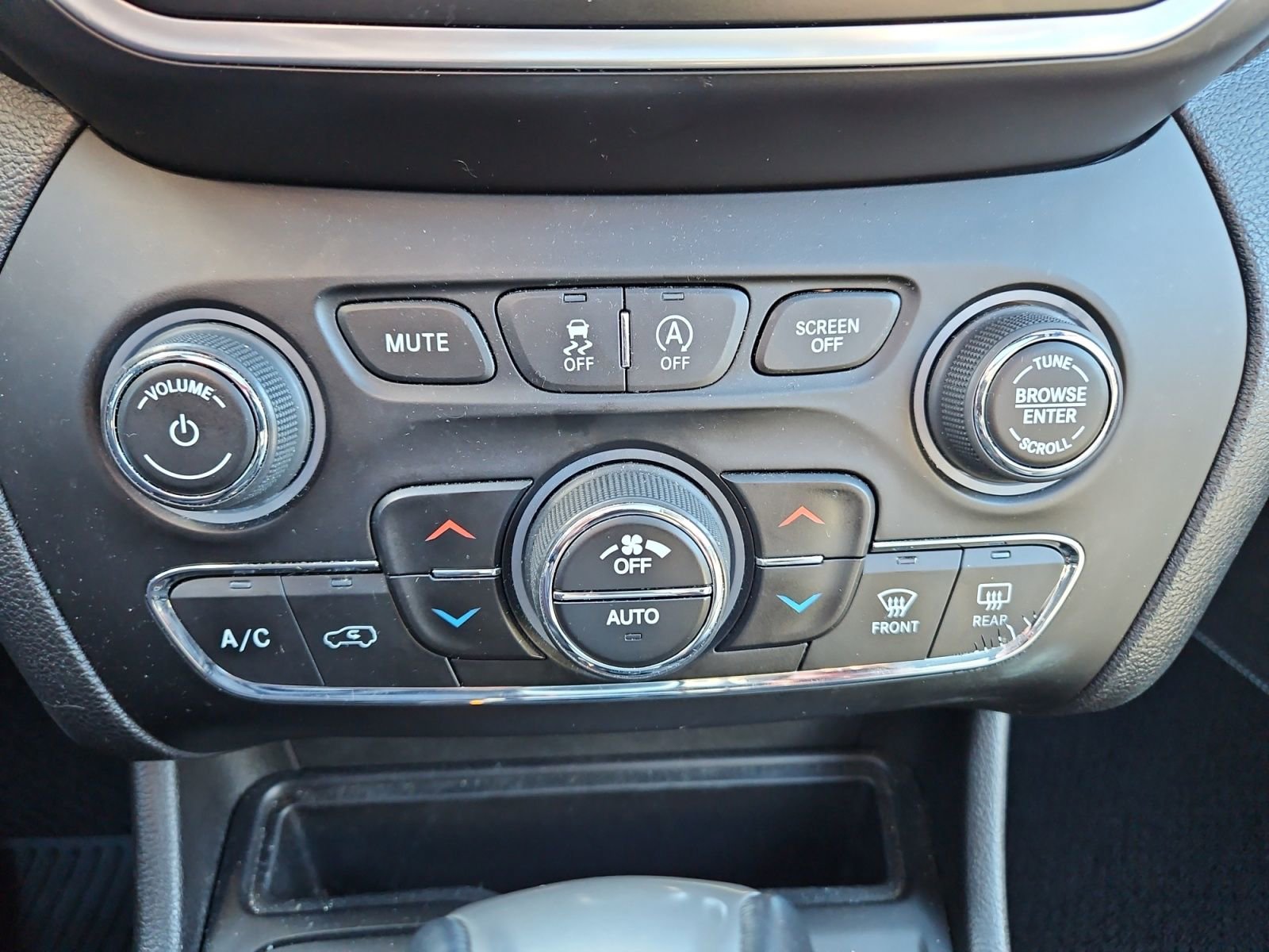 Used 2021 Jeep Cherokee Latitude Lux 80th Anniv w/ Quick Order Package 26U 80TH image 28