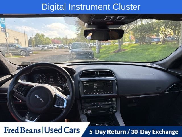 Used 2019 Jaguar F-PACE R-Sport image 13
