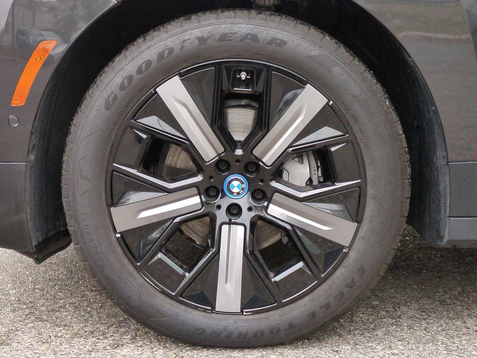 Used 2025 BMW iX xDrive50 image 14