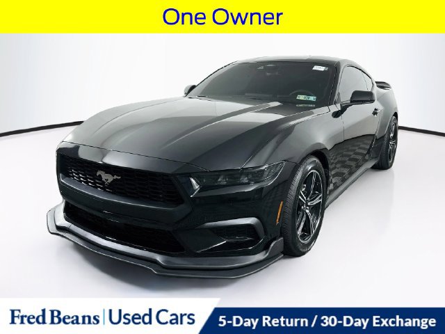 Used 2025 Ford Mustang Coupe RWD image 4
