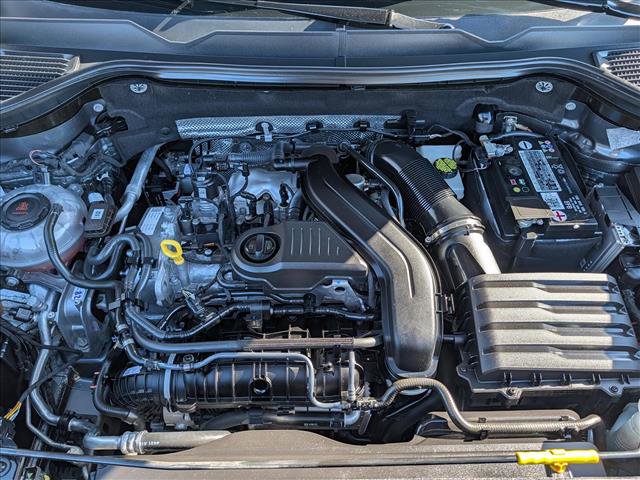 Used 2022 Volkswagen Taos SE w/ Panoramic Sunroof Package image 12