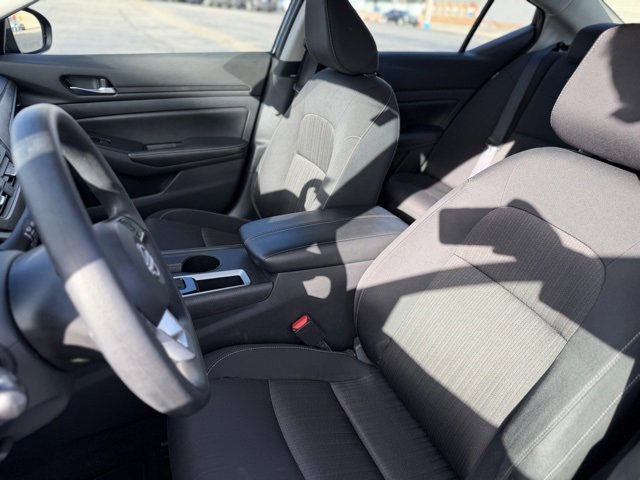 Used 2025 Nissan Altima 2.5 SV image 18