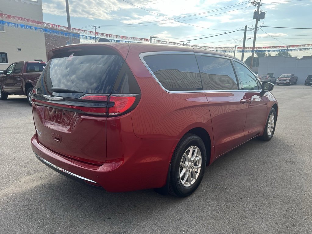 New 2025 Chrysler Pacifica Select image 8