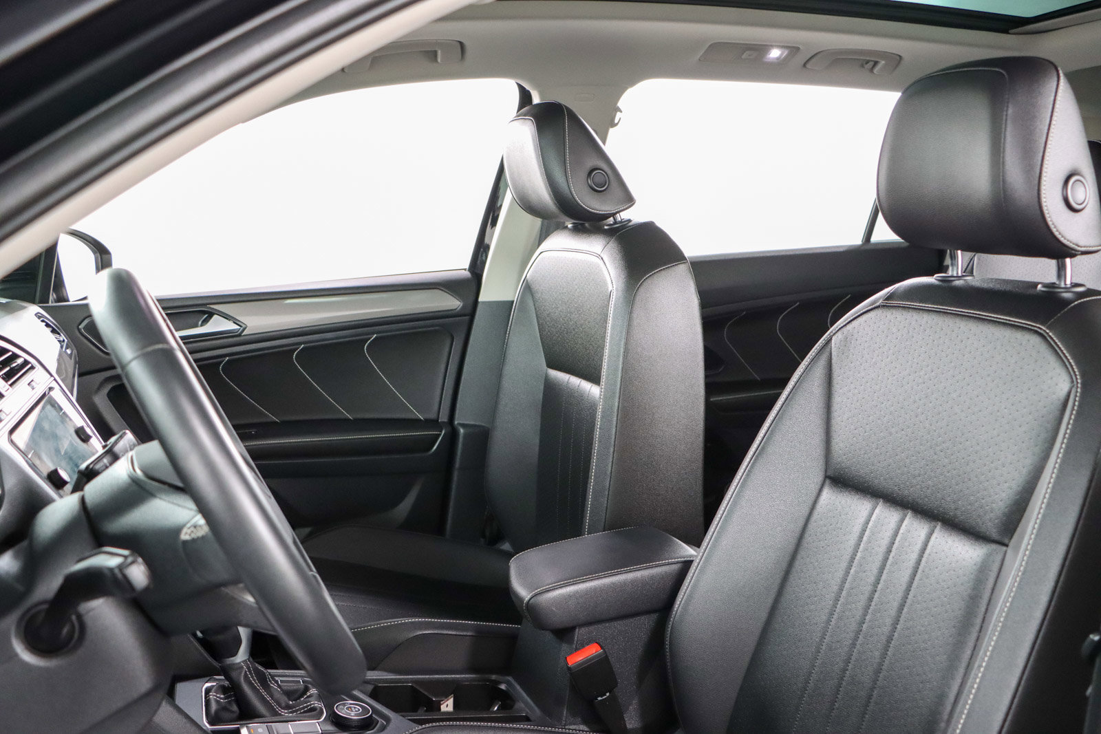 Used 2022 Volkswagen Tiguan SE w/ Panoramic Sunroof Package AWD/4WD image 24