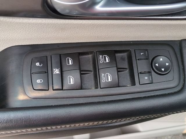 Used 2024 Chrysler Pacifica Touring-L FWD image 22