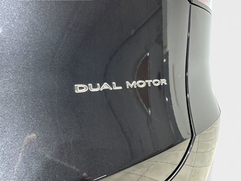 Used 2025 Tesla Model Y Long Range AWD/4WD image 23