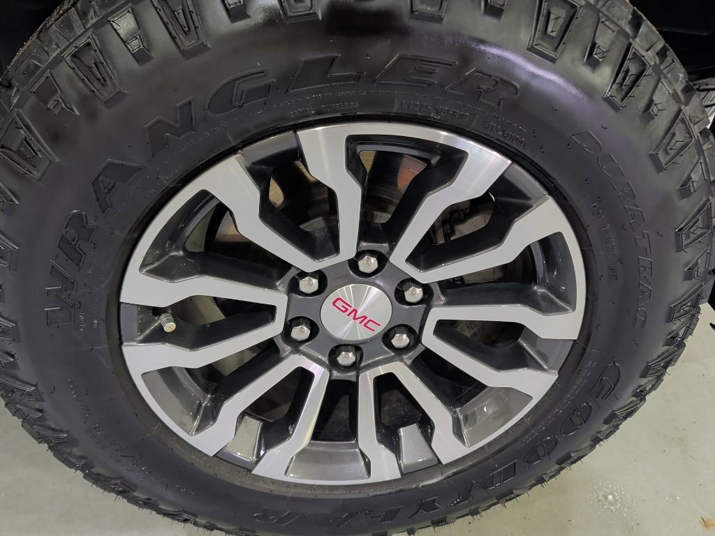 Used 2022 GMC Sierra 1500 AT4 w/ AT4 Premium Package image 9