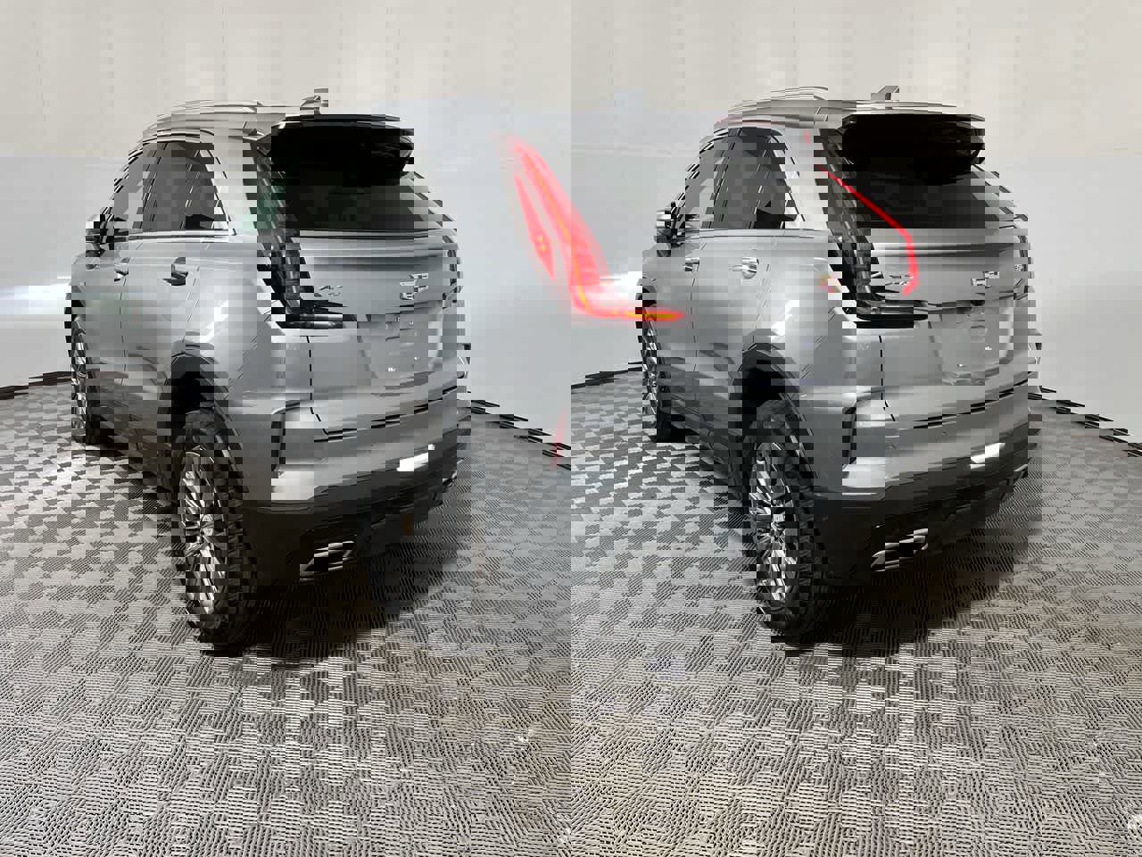 Used 2025 Cadillac XT4 Premium Luxury image 6