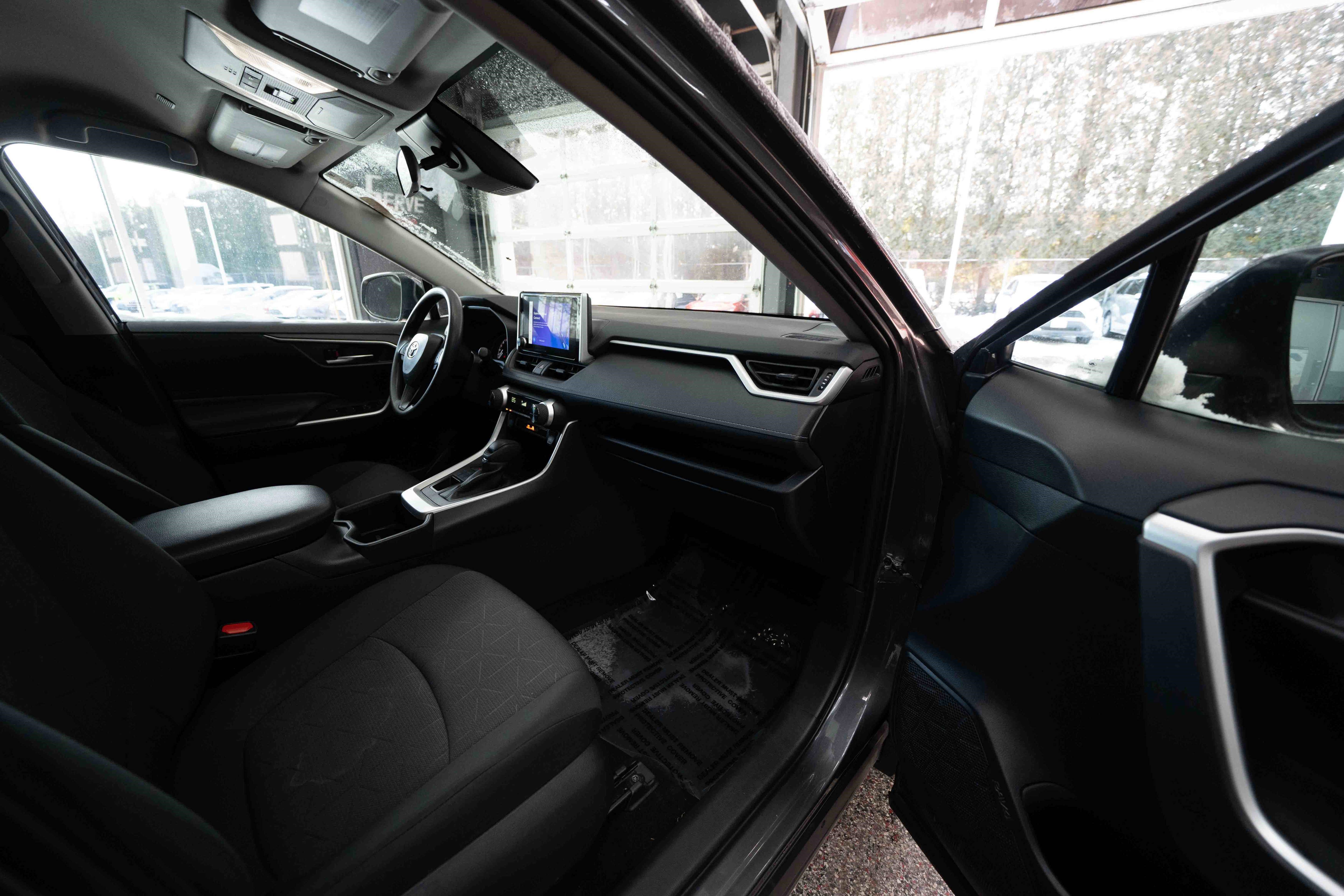 Used 2025 Toyota RAV4 XLE image 26