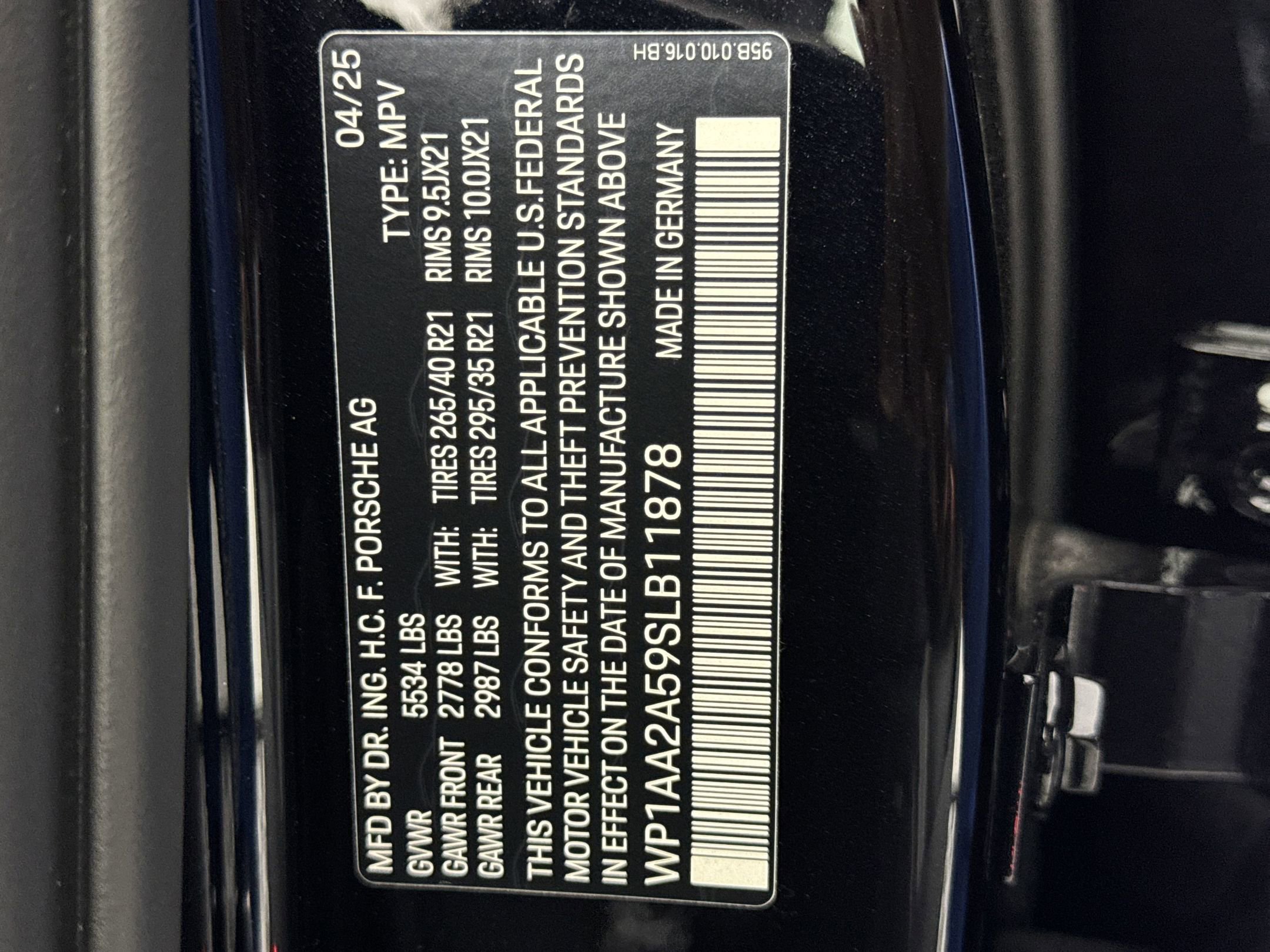 Certified 2025 Porsche Macan image 31