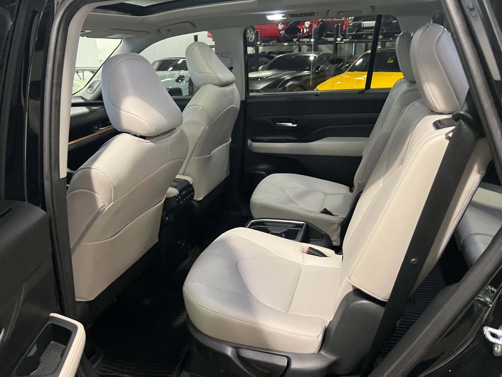 Used 2024 Toyota Grand Highlander AWD image 31