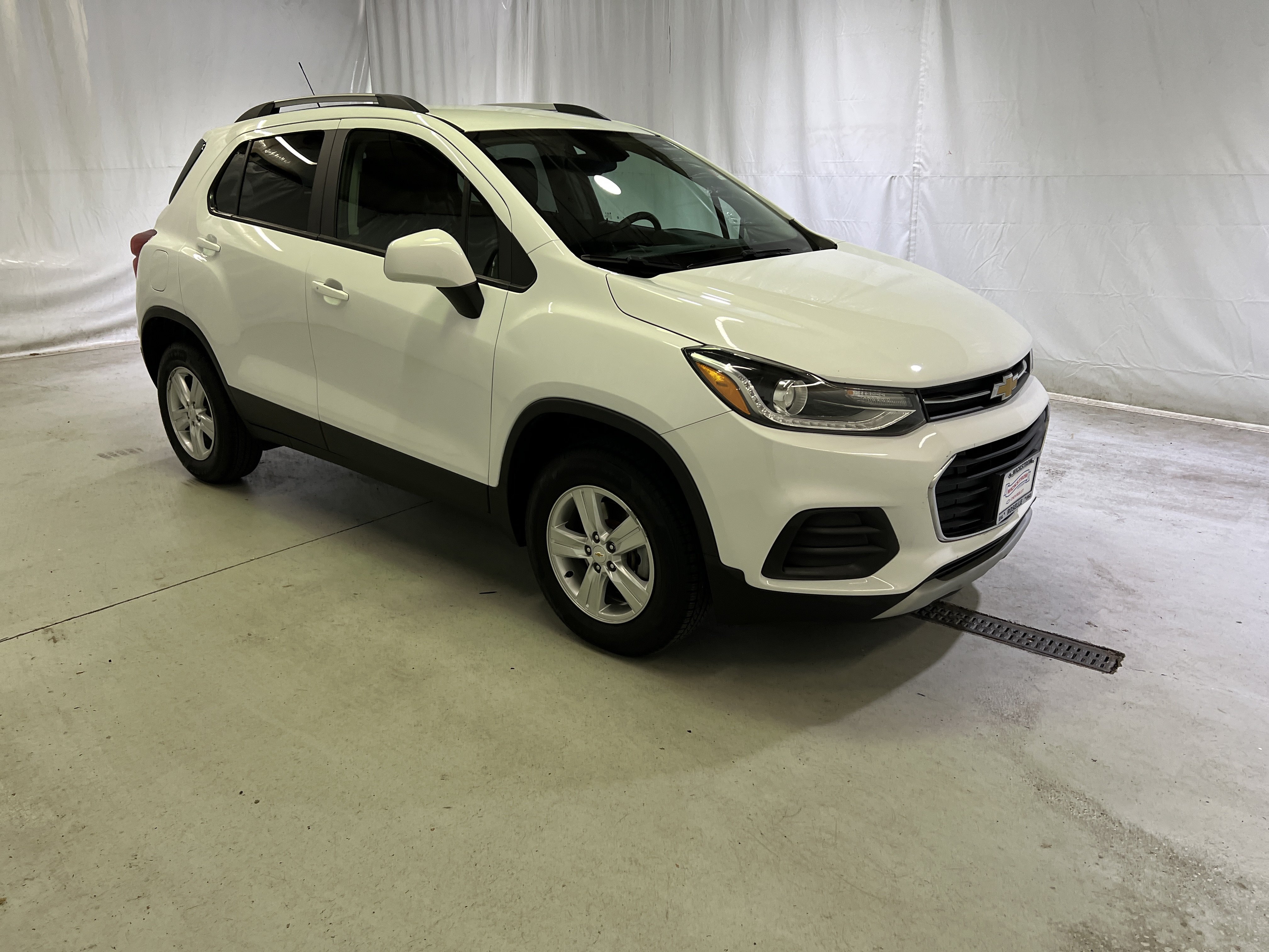Certified 2021 Chevrolet Trax LT w/ LT Convenience Package AWD/4WD image 2