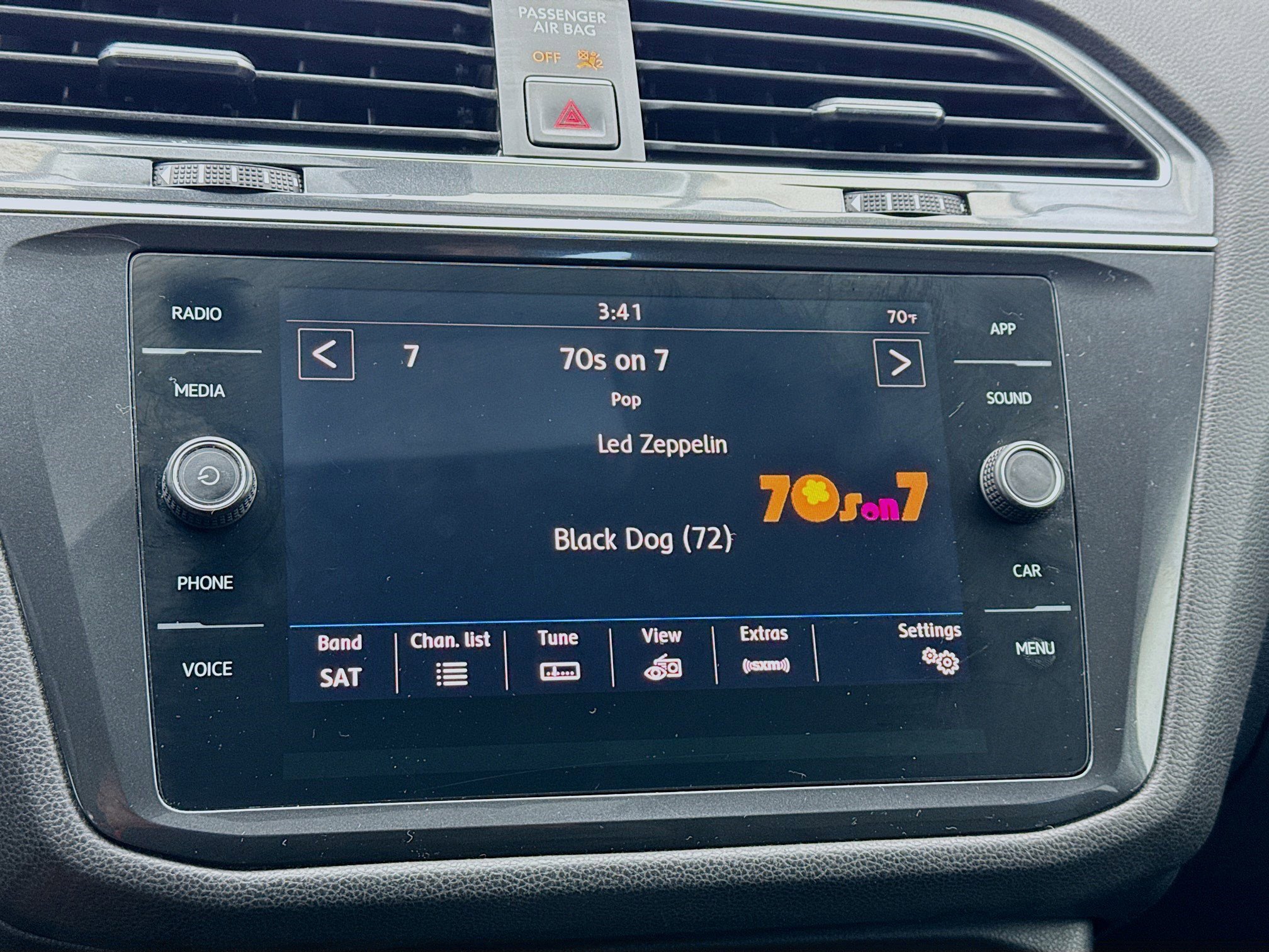 Used 2018 Volkswagen Tiguan SE FWD image 11